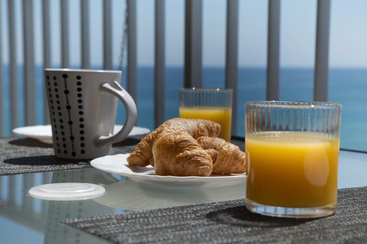 Luxury 12th Floor Beachfront Apartment *